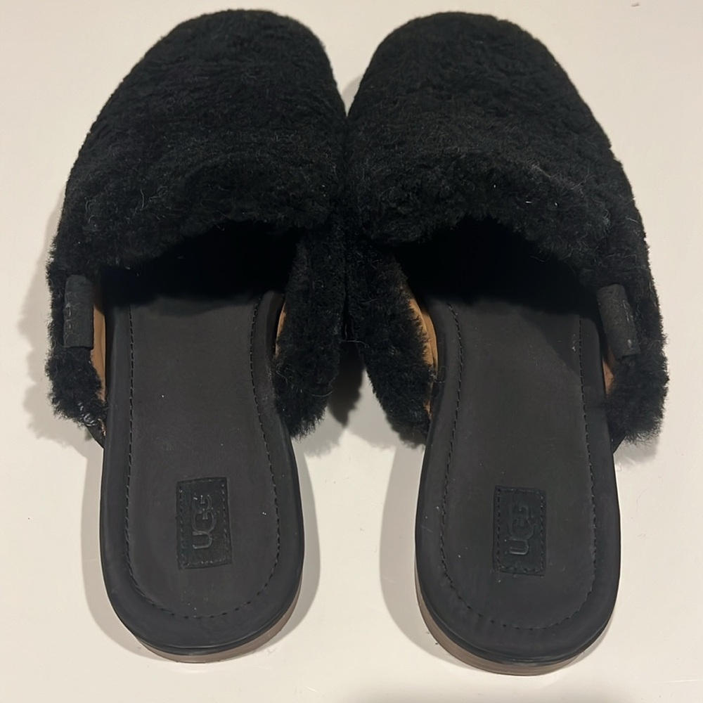 UGG • Janaya Cozy Mule Shoes • Size 9 • Barely Worn